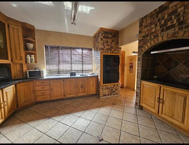 BUSINESS FOR SALE IN VAN RIEBEECK PARK